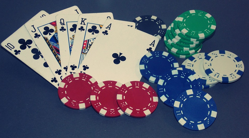 Poker Tips: How To Play Drawing Hands