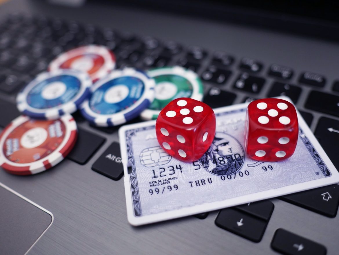 Top Reasons Online Poker Dominates Live Games
