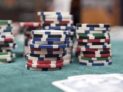 Want to Play Better Poker? Here’s Why You Should Start Benchmarking Today!